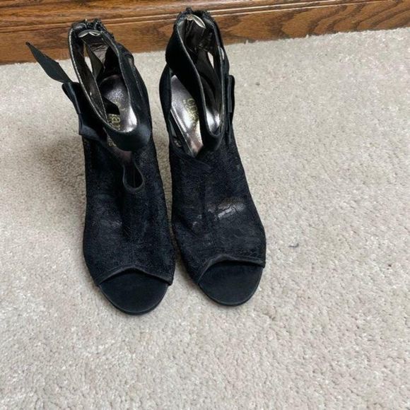 Charles David Black Lace Strappy Heels‎ - Picture 4 of 6